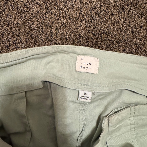 Light green wide leg pants with tie, size 10 - Picture 3 of 8